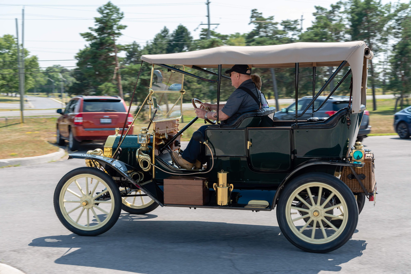 Illustration for article titled Horseless Carriages Visit Our Museum